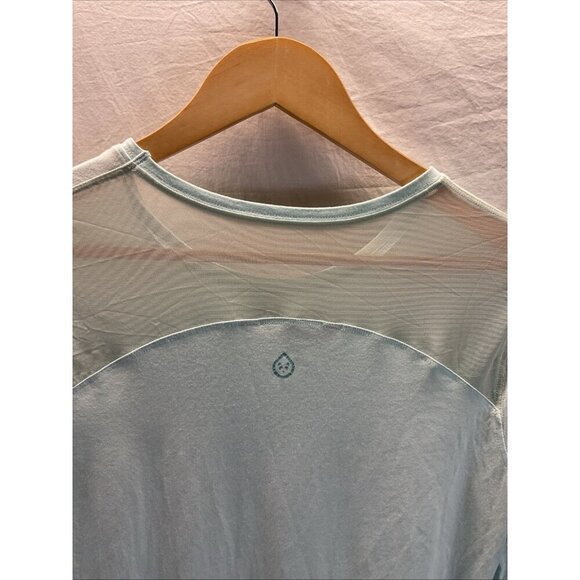 Lot of 2 Tasc Women’s Long‎ Sleeve Bamboo performance Shirt Size M White/ Blue - Picture 4 of 14